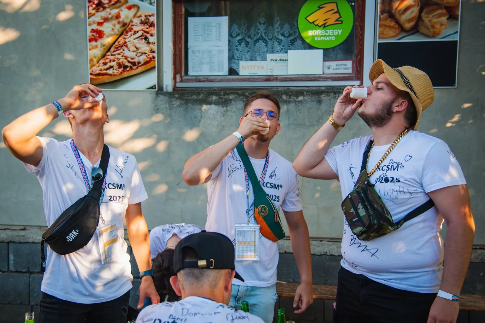 Felesező srácok a túra közben